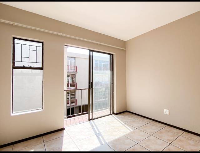 0.5 BEDROOM APARTMENT FOR SALE IN FLORIDA LAKE